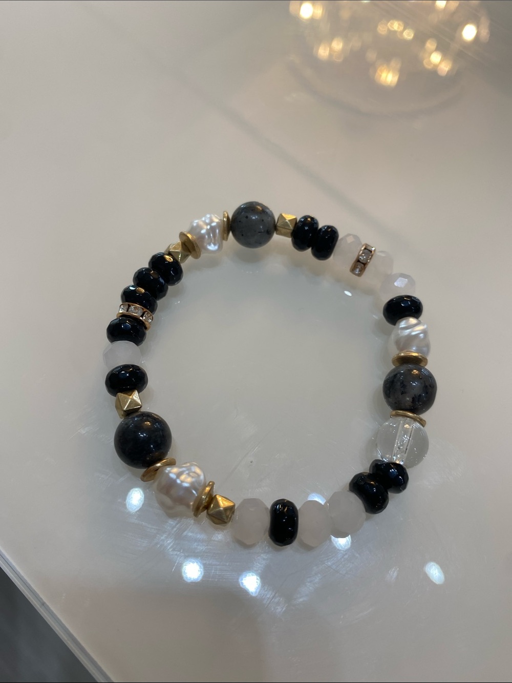 Elegant Black & Gold Beaded Bracelet with Pearl Accent - Picture 2 of 4
